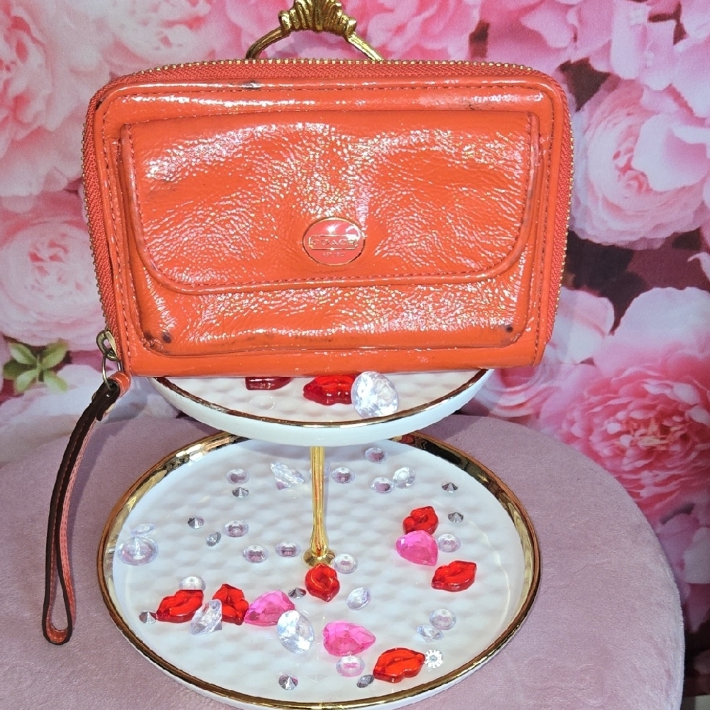 COACH patent Leather Wristlet Wallet Orange